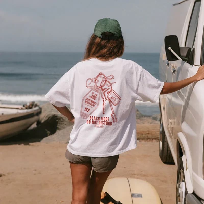T-shirt stampata con portachiavi Y2k alla moda T-shirt da surf da spiaggia allentata a maniche corte Grunge Streetwear T-shirt grafiche da donna Top da vacanza carino