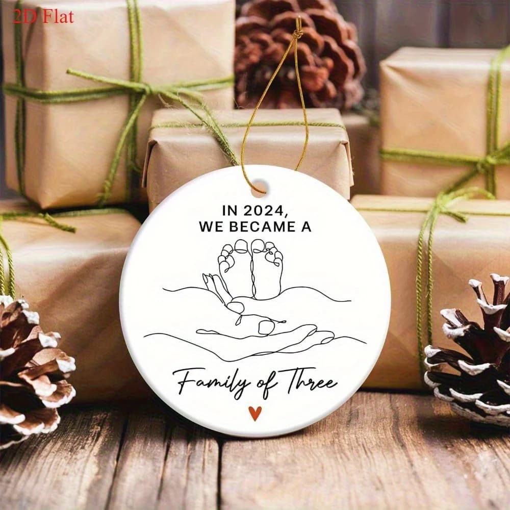 Design piatto 2D1 decorazione natalizia circolare in acrilico di design "We Became a Family" da 8x8 pollici, con cappello e calzini di Babbo Natale