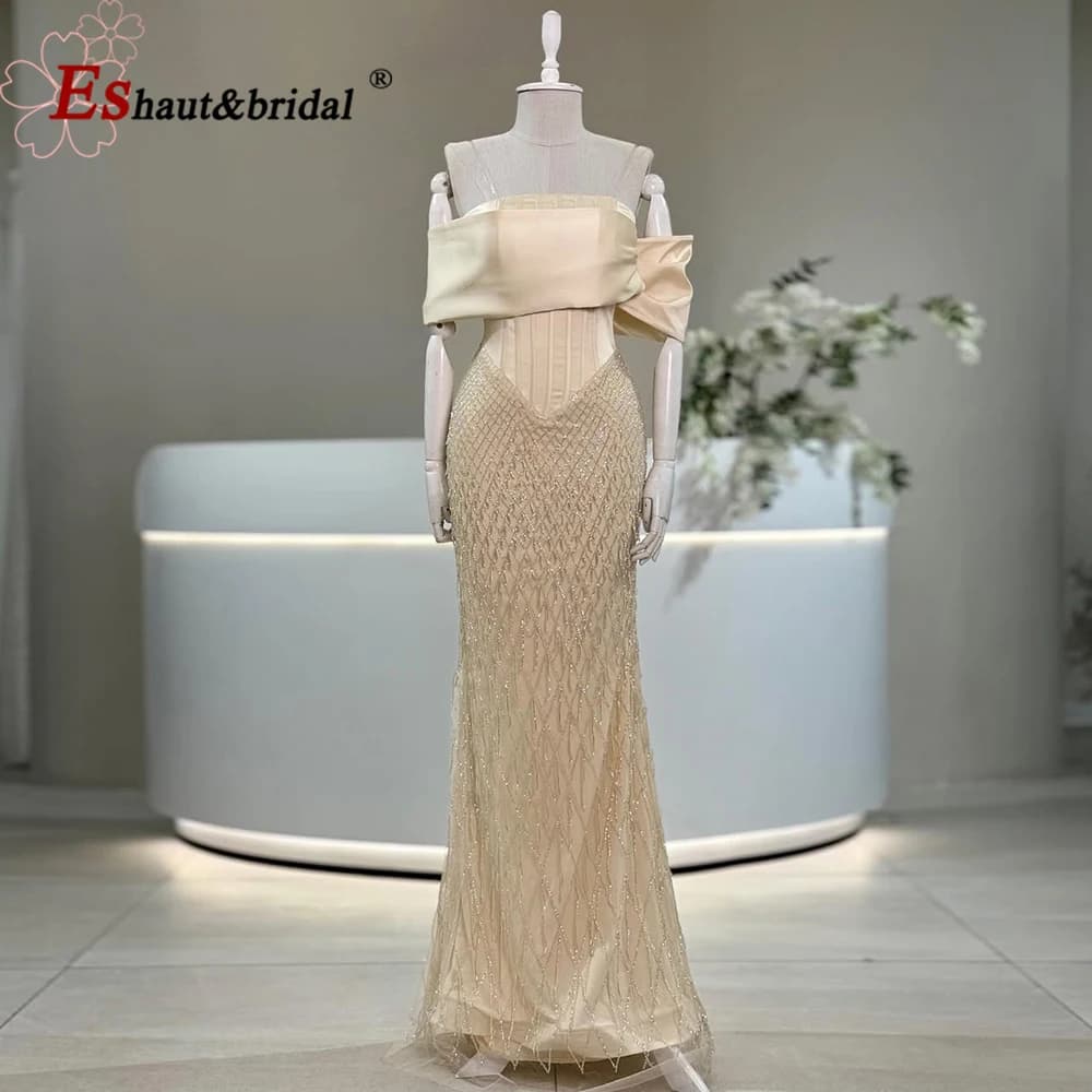 Elegante Abito da Sera a Sirena Nude con Spalle Scoperte, Lussuoso Vestito Lungo con Perline per Cerimonie, Matrimoni e Feste, Personalizzabile 2026