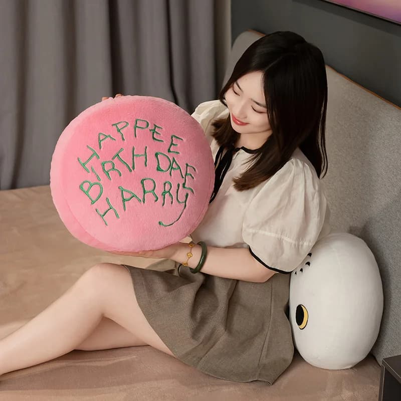 Harry Potter Torta di buon compleanno gufo Cappello da mago Peluche Kawaii Cartoon bambola di pezza Cuscino Ciondolo Borsa per la casa Decor Regalo per bambini