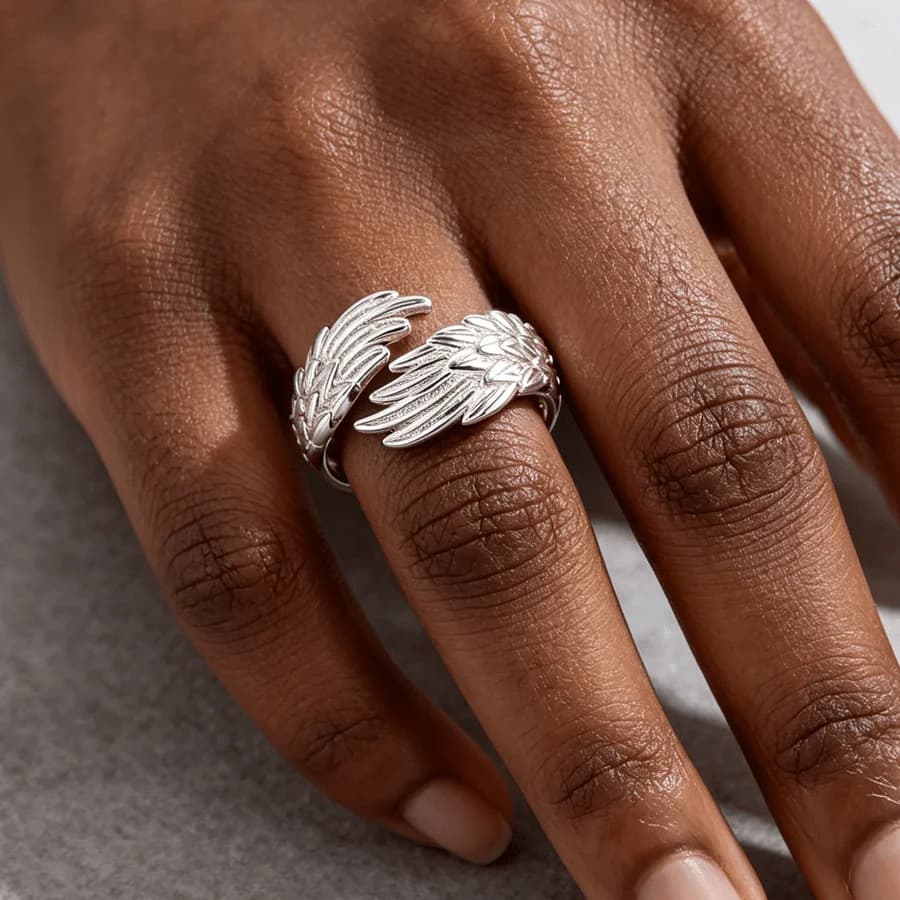 Anello aperto Trendy Wing, argentato, ipoallergenico e resistente allo sbiadimento, accessorio quotidiano comodo e leggero, un regalo raffinato per le coppie, disponibile dal magazzino locale