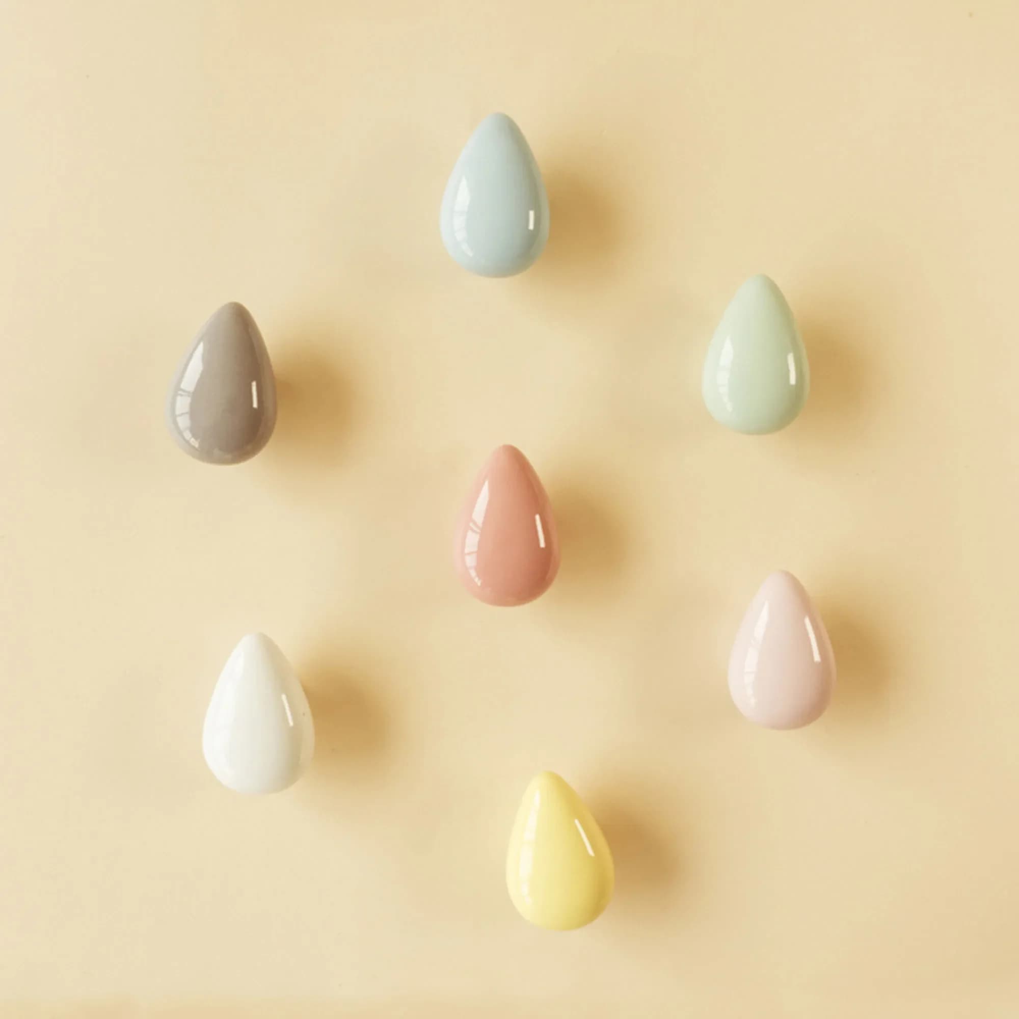 Ganci appendiabiti da parete in ceramica + ottone massiccio Appendiabiti colorati con viti Manopole per armadietti Maniglie per guardaroba con gocce di pioggia carine