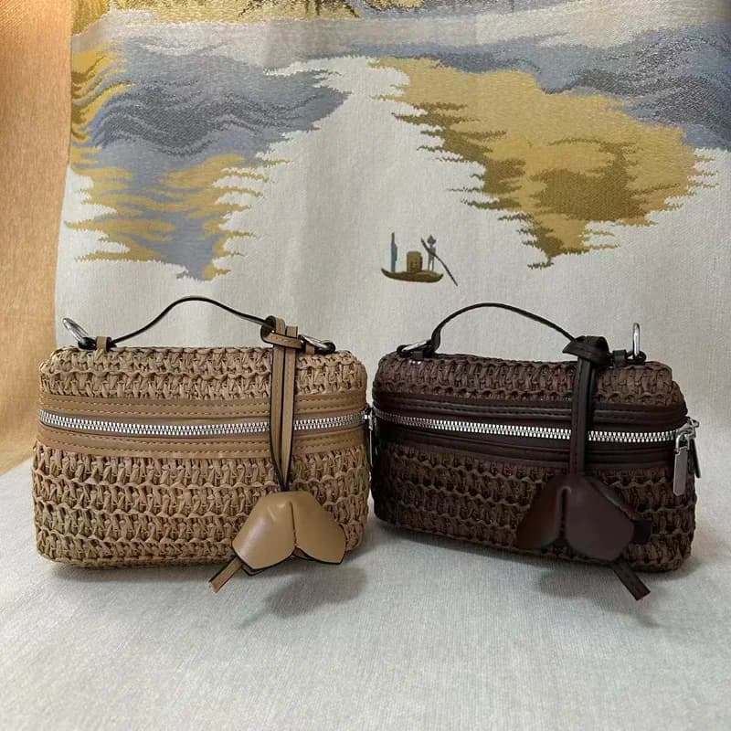Borsa a scatola in paglia intrecciata CLAREGQI da donna, borsa estiva con ciondolo in pelle, nuova collezione 2026, borsa a mano stile pochette cosmetica all'uncinetto per donna