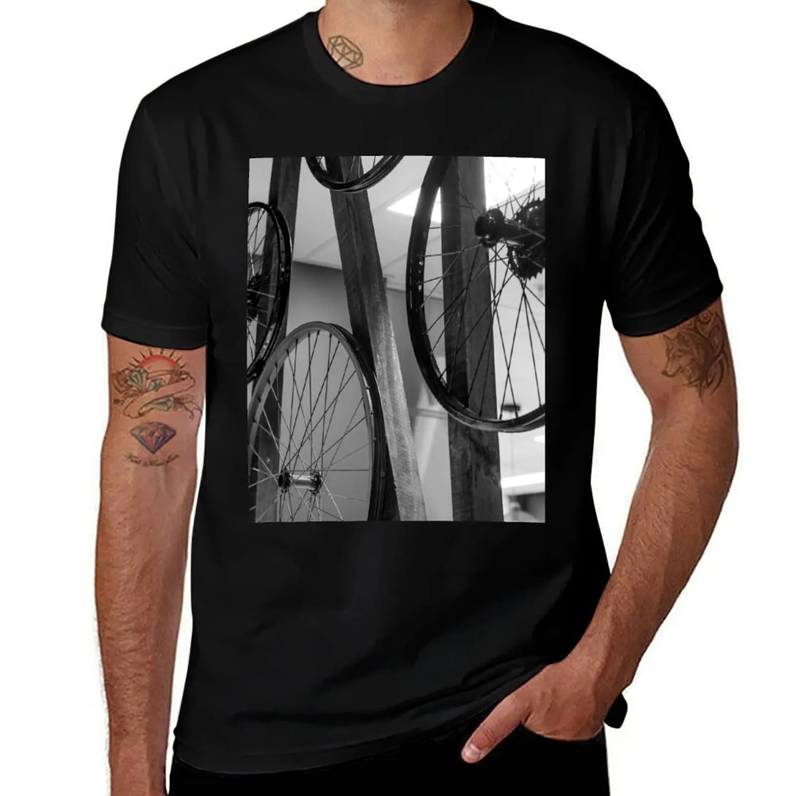 T-shirt con stampa di ruote da bicicletta, resistente alle macchie, casual