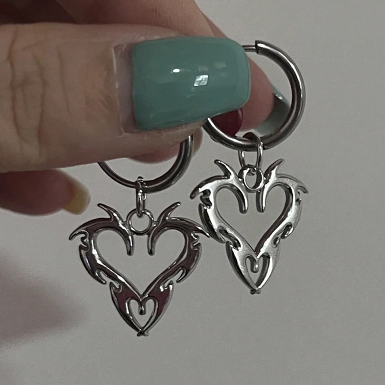 1 paio di orecchini pendenti in acciaio inossidabile a forma di cuore con punte, stile punk, accessori hip-hop Y2K, adatti per gioielli da donna per tutti i giorni
