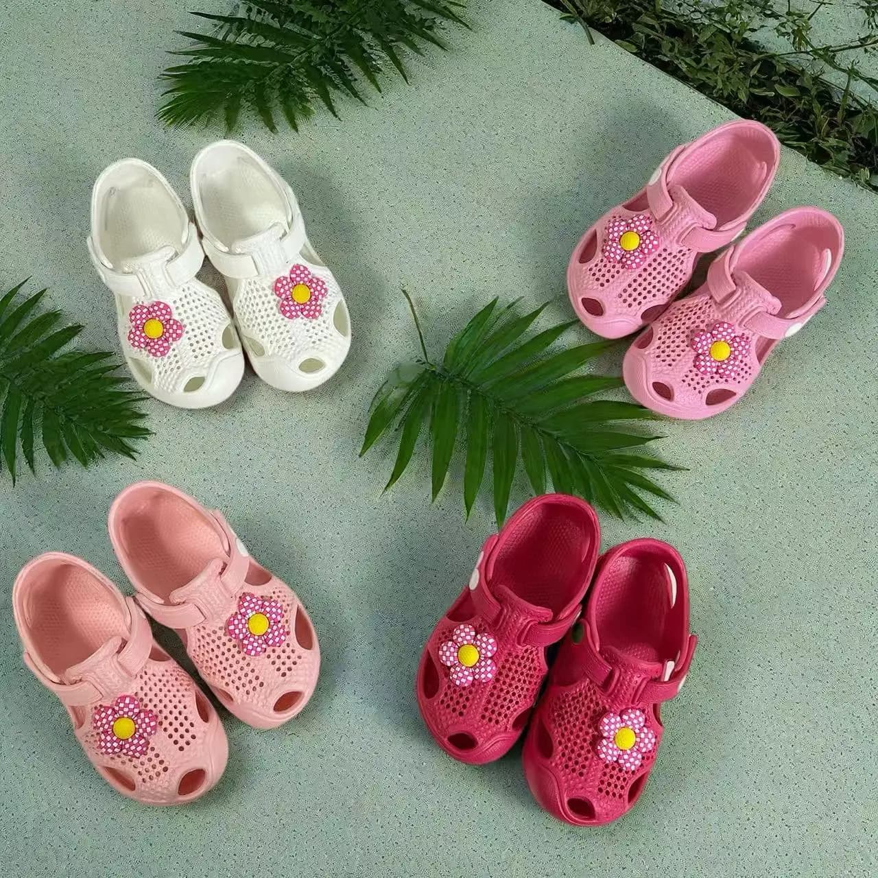 Scarpe da apprendimento floreali per bambini da ragazza Sandali leggeri e traspiranti con motivo a foro in EVA - Simpatici e versatili da spiaggia e da indossare ogni giorno per bambini
