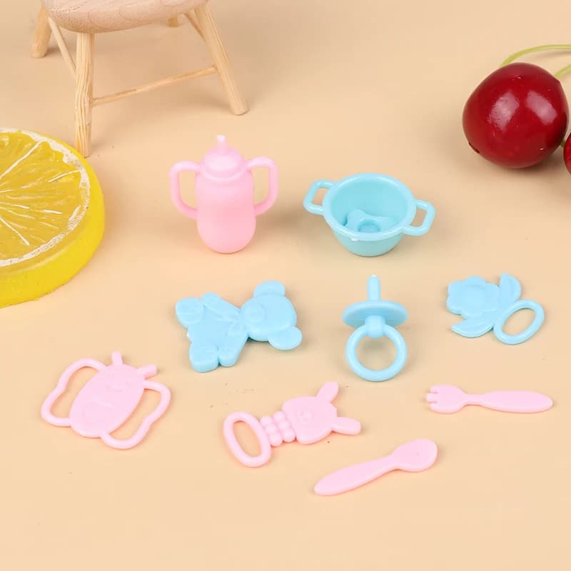 Set di 9 Pezzi Mini Ciucci per Casa delle Bambole, Accessori per Giocattoli per Bambini, Modelli di Ciucci e Stoviglie