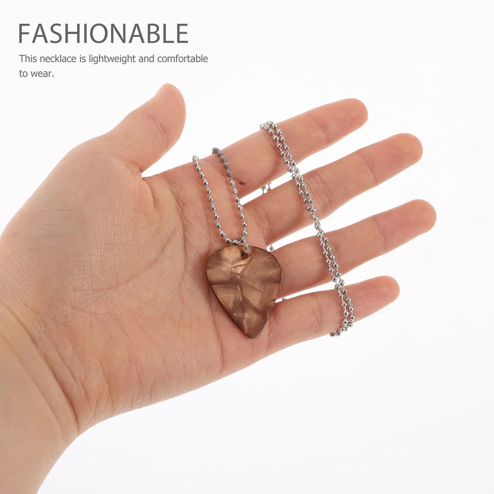 Collana con Ciondolo a Forma di Cuore e Plettro per Chitarra, Design Unico in Resina Leggera per Chitarristi, Coppie e Amanti della Musica, Accessorio di Moda