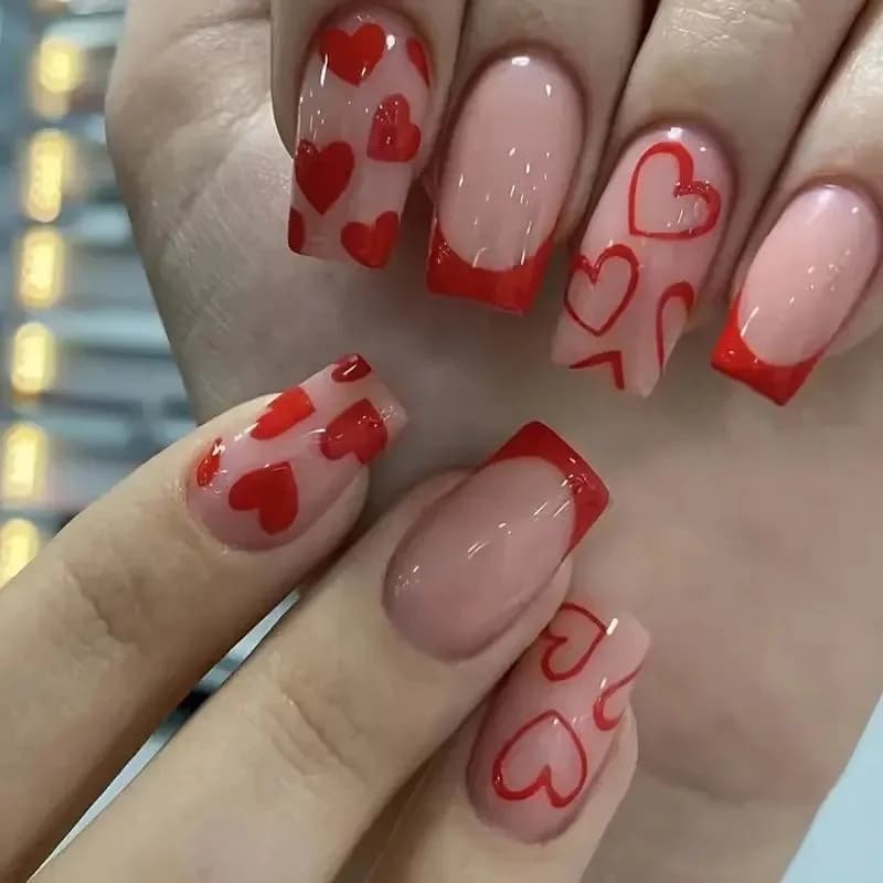 Nuove Unghie Finte Semplici da 24 Pezzi 2026, Classiche Romantiche Rosse con Cuore Francese, Lunghezza Media, Indossabili