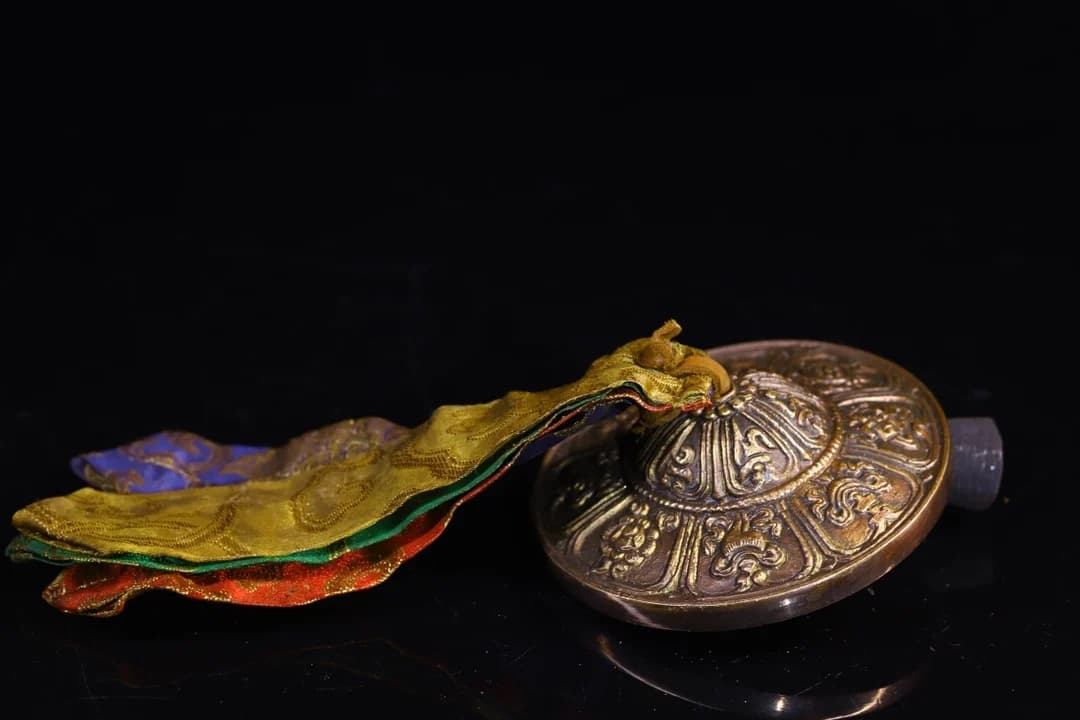 4"Tibetan Temple Collection Old Bronze Lucky Eight Treasures Pattern Old Ringing Bell Pendant old horns Prayer flags Bells