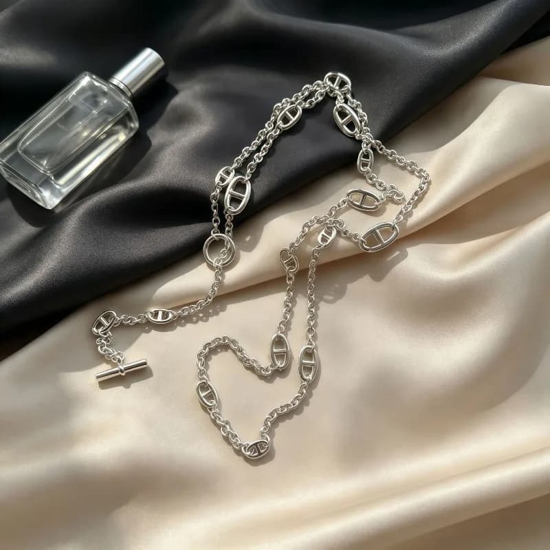 Pig‑Nose Long Necklace, Multi‑Wear Trendy Layered OT‑Clasp Sweater Chain, High‑End Minimalist Fashion Jewelry