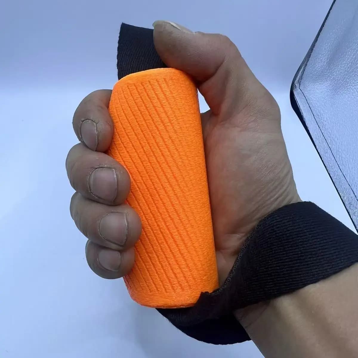 3.2 Attrezzatura per wrestling con cinturino allargato Preonazione del pollice Impugnatura per mano Tutore per polso Bracciolo biomimetico per allenamento della forza
