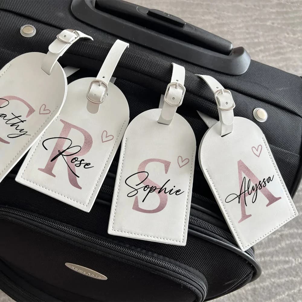 Etichetta per bagagli in PU personalizzata Lettera a cuore con nome Etichetta per valigia Etichette per bagagli Accessorio da viaggio Regalo di compleanno per matrimonio per lei