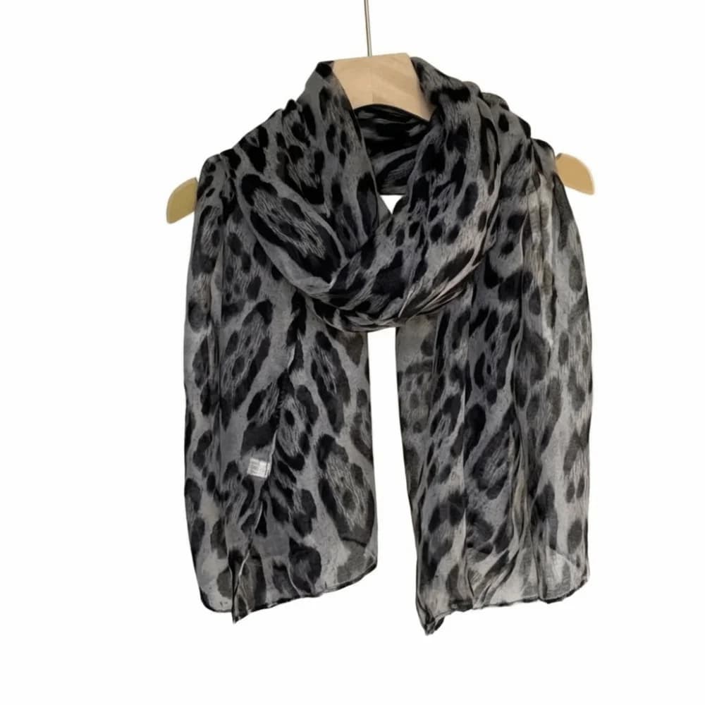 New Soft Leopard Print Scarf Thin Fabric Trendy Voile Headband Neckscarf Big Size Elegant Shawls Women Fashion