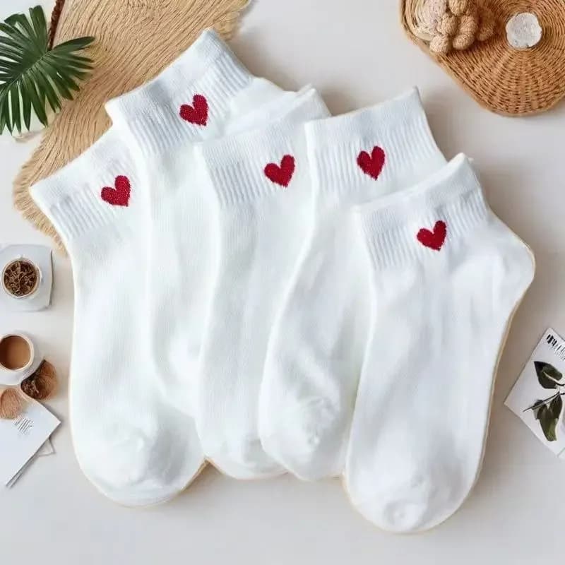 10 paia di calzini bianchi a forma di cuore per l'autunno e l'inverno, comodi e molto adatti per l'uso quotidiano e per il basket