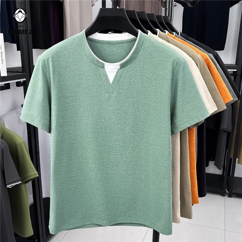T-shirt da uomo con scollo a V e maniche corte, design casual a due pezzi, tessuto morbido e traspirante, top estivo per tutti i giorni