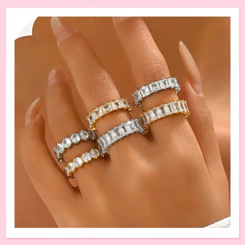 Anello da Donna in Zirconio Incastonato, Stile Lusso Leggero, Alta Moda, Design di Nicchia Versatile, Lavorazione Squisita