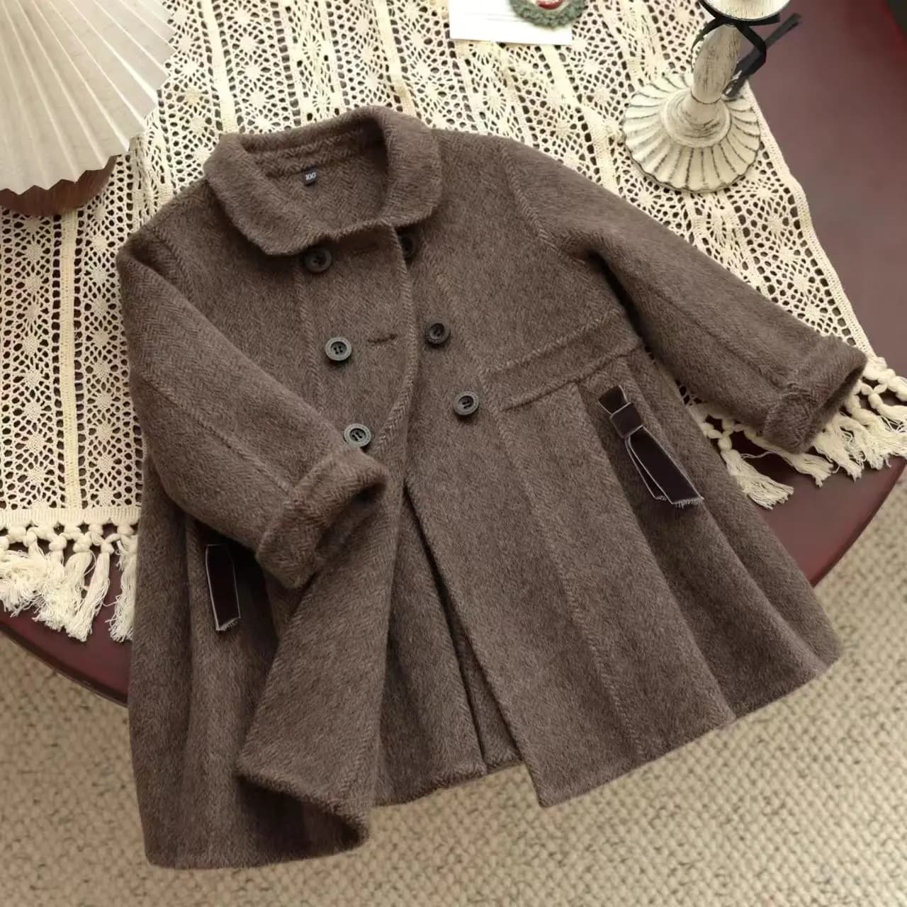 Versione coreana delle ragazze autunno e inverno nuovo stile marrone moda e bellissimi vestiti capispalla per bambini caldi