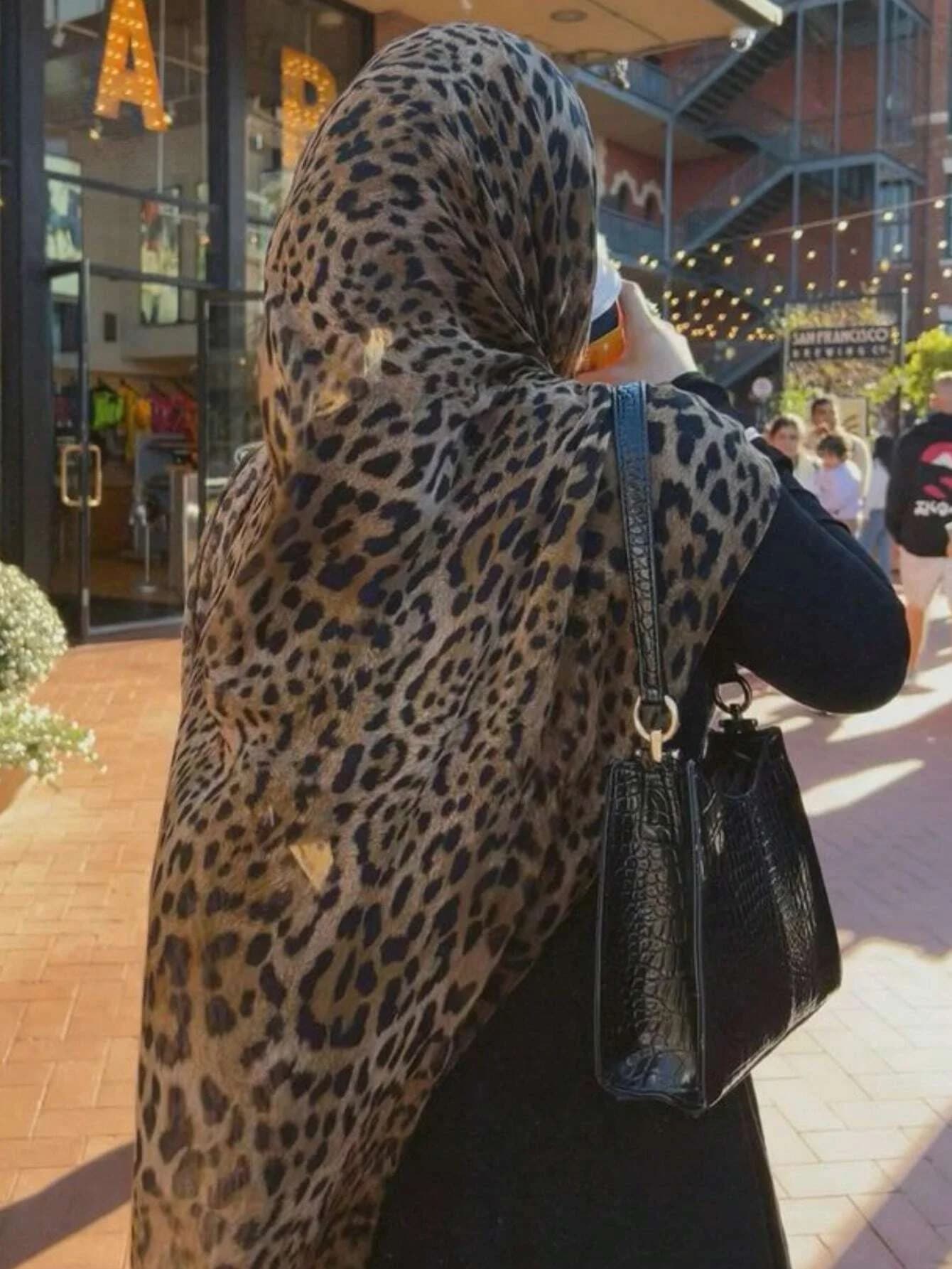 Sciarpa con stampa leopardata in voile di vendita calda Foulard di lusso da donna Scialle da donna versatile alla moda primaverile ed estiva
