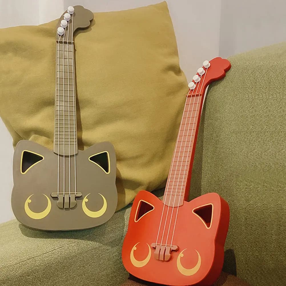 Ukulele per Bambini, Chitarra Giocattolo Rossa per Principianti, Strumento Musicale Divertente a Forma di Cartone Animato, Regalo di Compleanno per Bambini, Uso Quotidiano