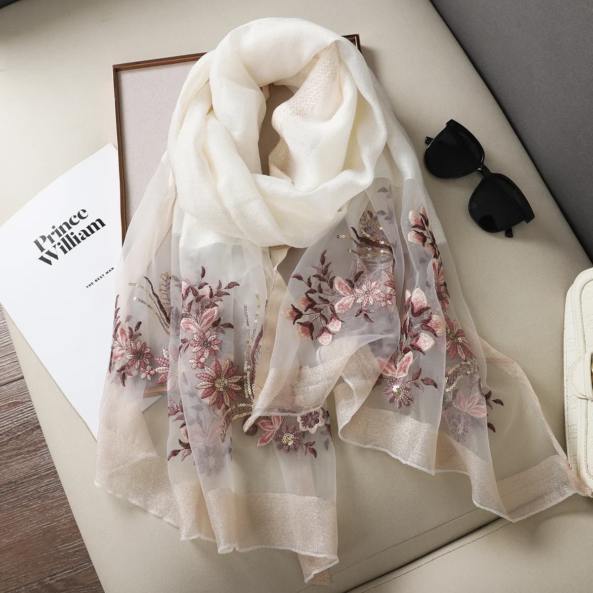 2024 NEW Fashion Women Cut Flowers Hollow Lace Gradient Flower sciarpa di seta scialli primaverili e avvolge asciugamano Femme Beach Sjaals