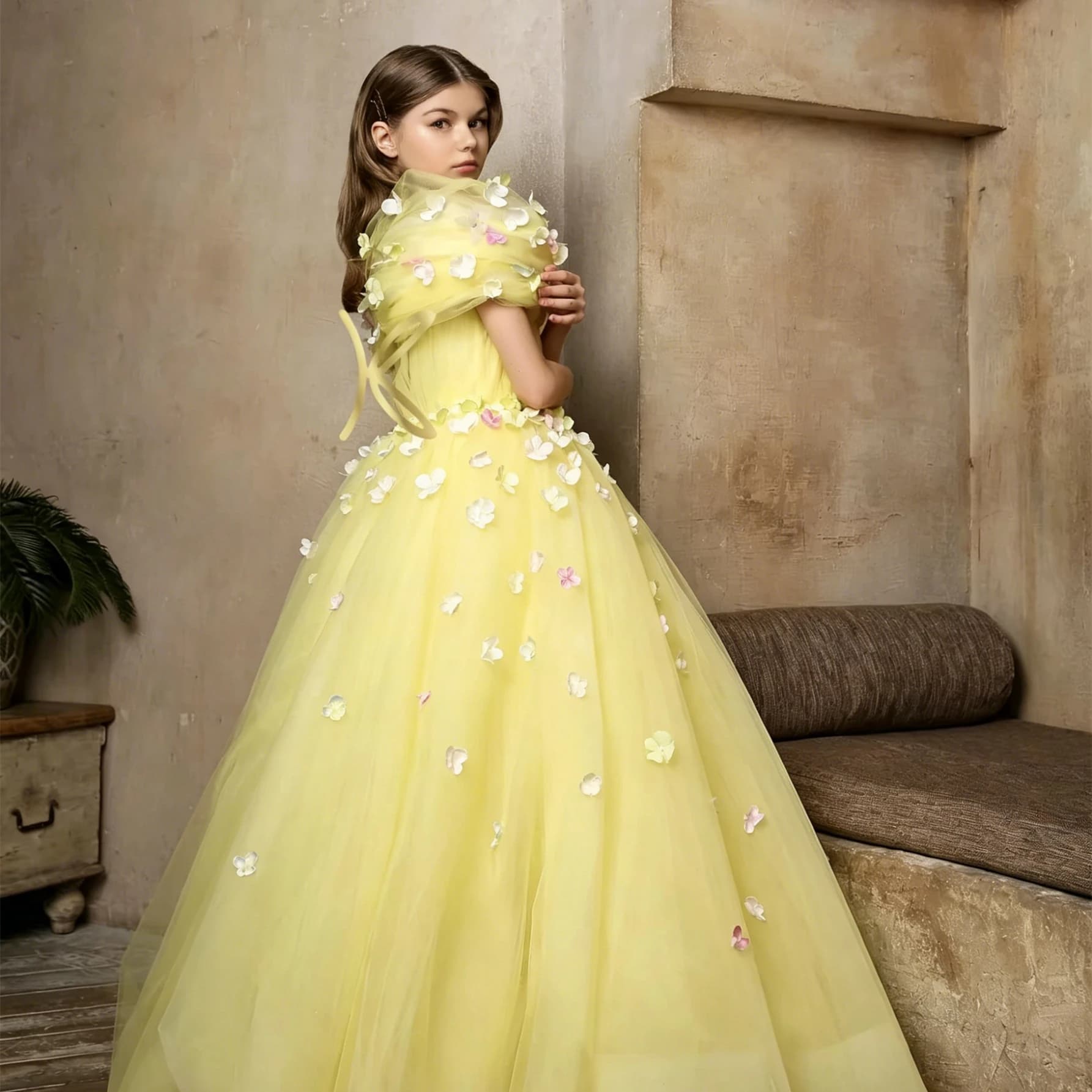 Abito da damigella d'onore giallo personalizzato per matrimonio, con applicazioni, maniche corte, lunghezza fino al pavimento, elegante abito da bambina per compleanno o Prima Comunione