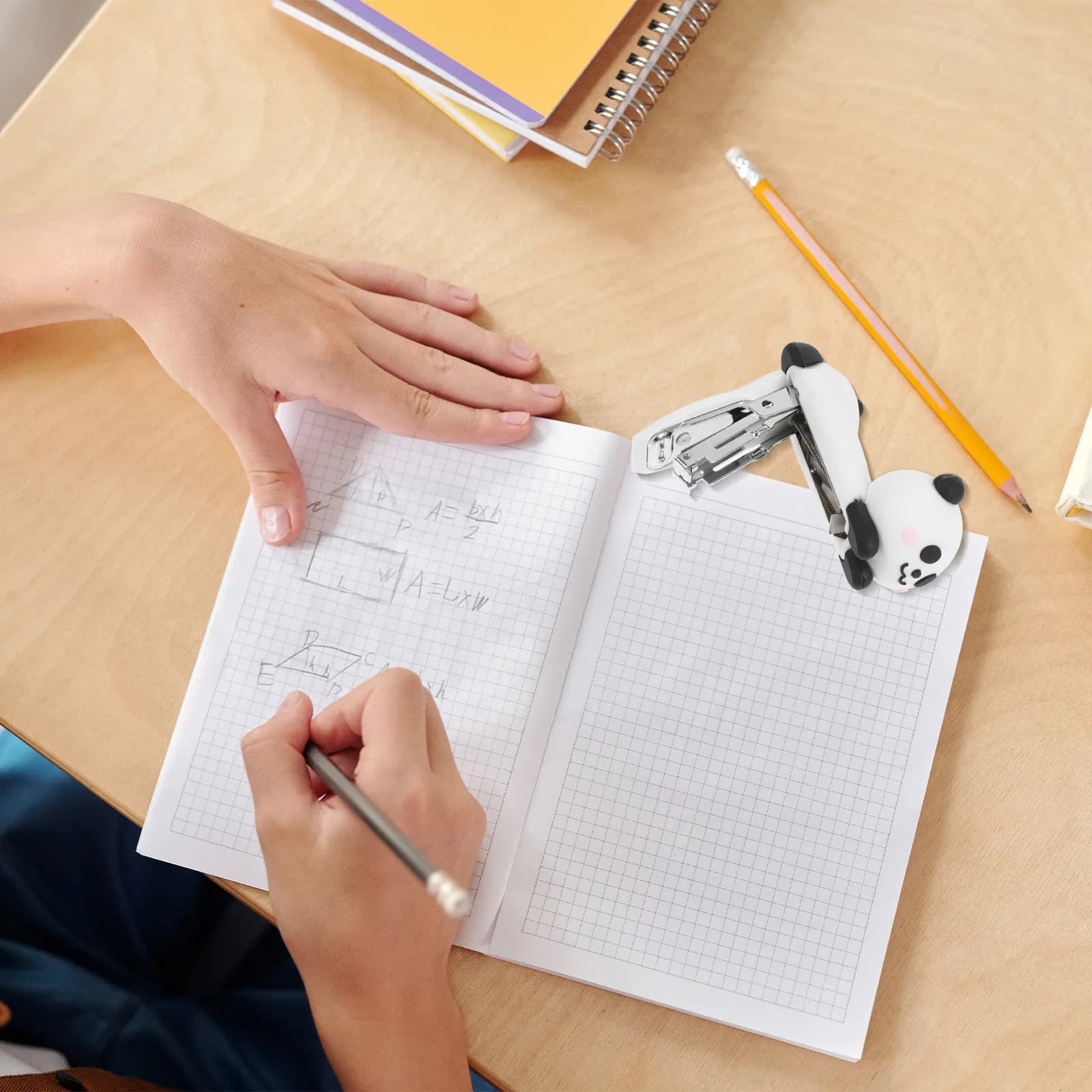 Mini Graffettatrice da Scrivania a Forma di Panda per Bambini, Studenti e Insegnanti, Portatile e Divertente, Efficiente per 20 Fogli, Manuale per Ufficio e Scuola