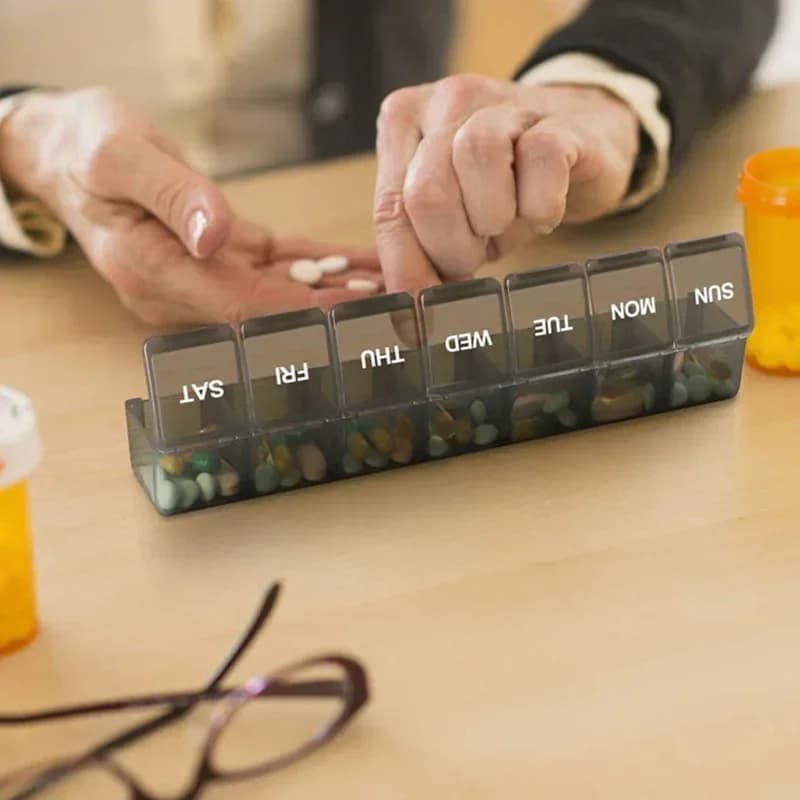 Portapillole portatile di grandi dimensioni, 7 griglie, 7 giorni su settimana, portapillole per compresse, vitamine, medicinali, oli di pesce, sottoimballaggio