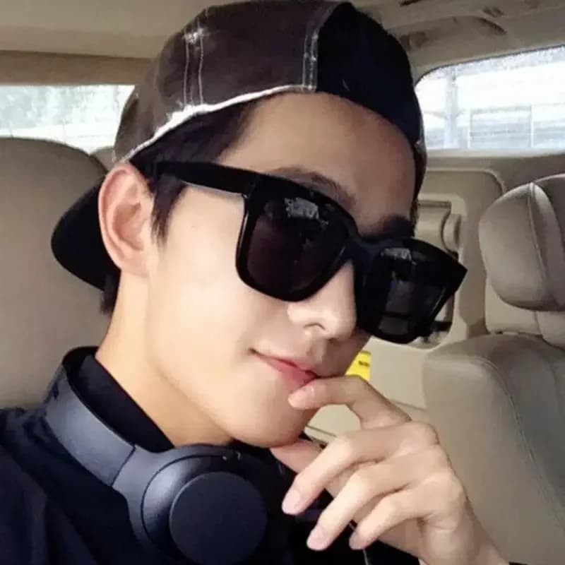 Retro square sunglasses for men and women with mirror lenses ideal for driving and outdoor use