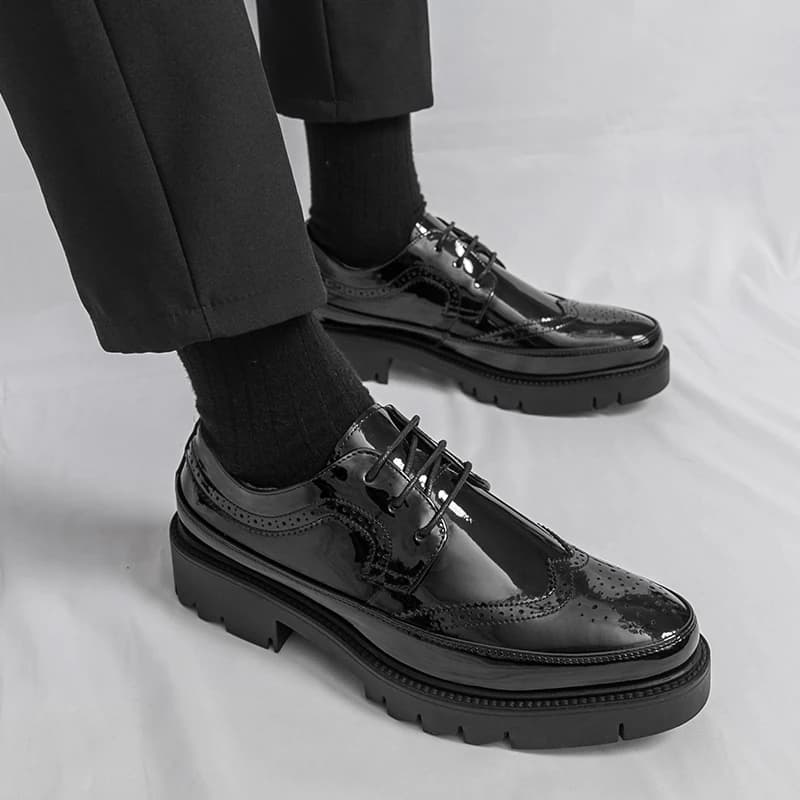 Nuove scarpe casual da lavoro britanniche scarpe da discoteca formali in pelle a punta per uomo di grandi dimensioni