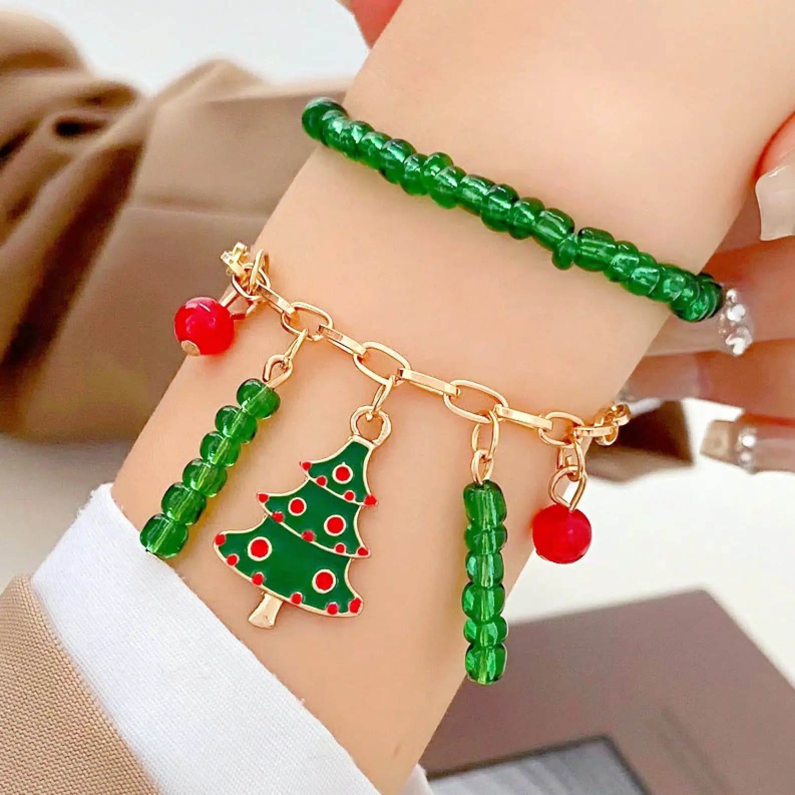 Set di Braccialetti Natalizi con Perline, Bracciale Creativo Fatto a Mano con Perline Colorate a Forma di Albero di Natale, Regalo Festivo