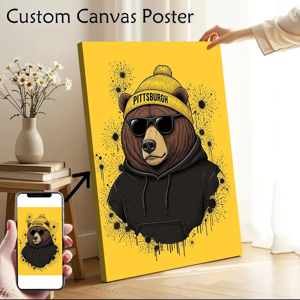 Quadro su tela stampato con orso alla moda che indossa un berretto di Pittsburgh, poster personalizzabile, regalo perfetto per decorazioni murali o ornamenti per la stanza
