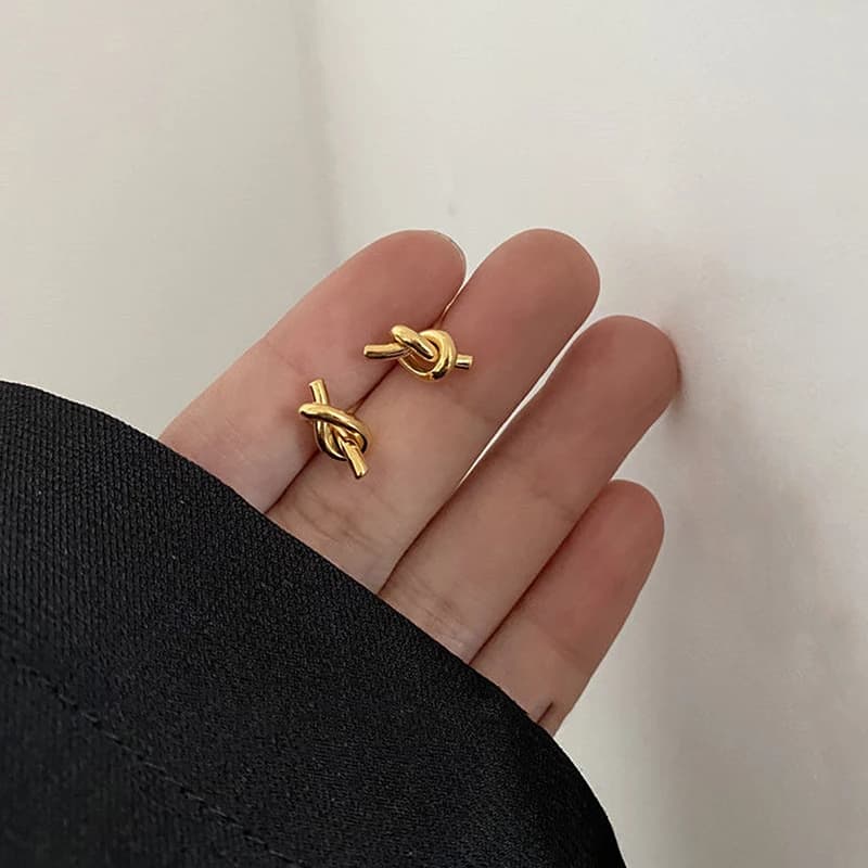 Hot 1Pair Luxury Creative Small Knotted Stud Earrings Temperament Twist Design Trendy Ear Accessories Women Statement Jewelry