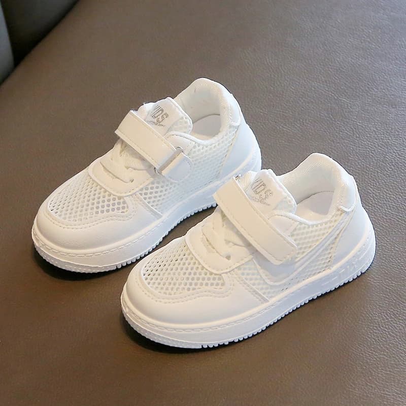 Sneakers casual bianche per bambini e bambine, leggere, traspiranti, con chiusura a strappo, antiscivolo, per la scuola e l'uso quotidiano all'aperto.