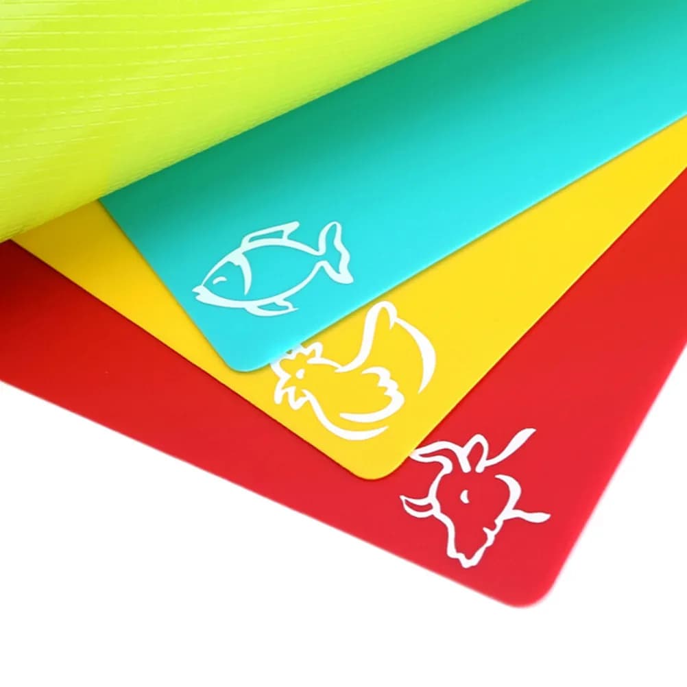 Set di 4 Taglieri in Plastica Antiscivolo per Alimenti con Icone Nutrizionali, Leggeri e Resistenti