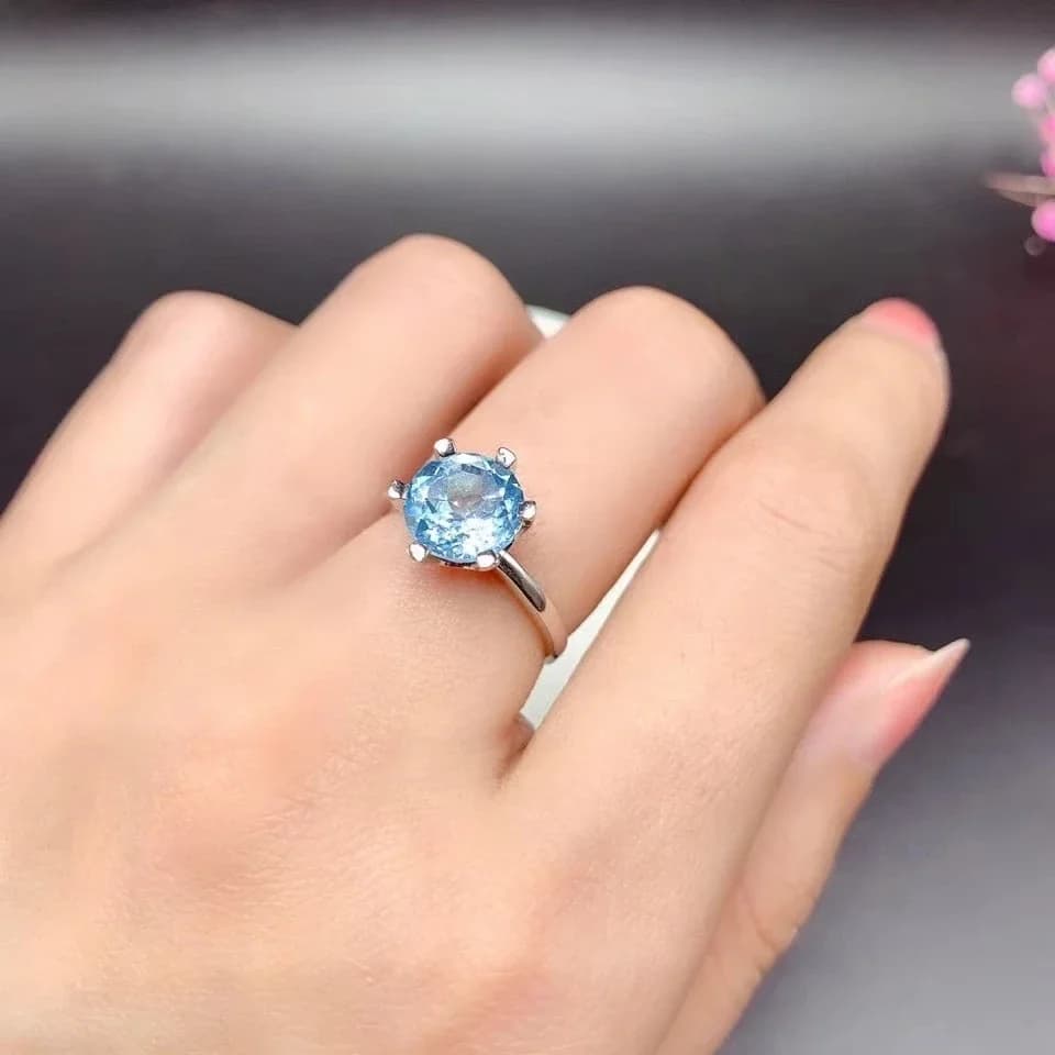 Anello classico in argento a sei artigli per l'uso quotidiano Anello in topazio naturale di grado VVS da 3 ct 9 mm Gioielli in argento 925 con topazio azzurro
