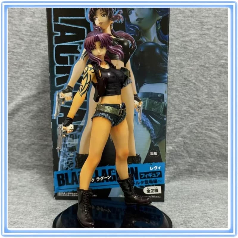 Bandai Original BLACK LAGOON Anime Figure Revy (Rebecca) Modello di azione a due mani da collezione Ornamenti per il desktop