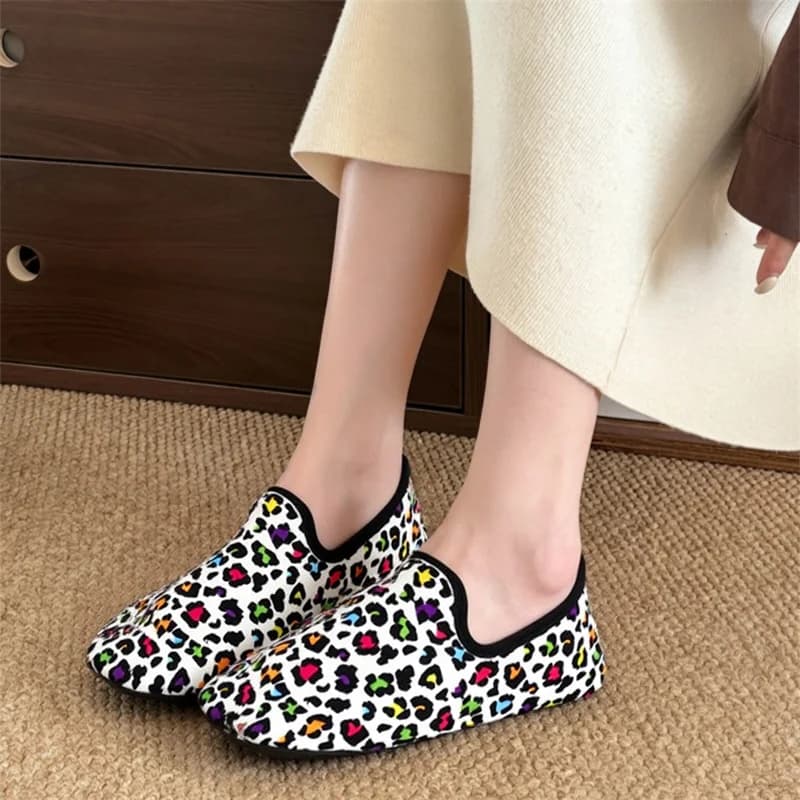 Women's Cotton Winter Shoes Hot Slippers with Leoped Print Lightweight Cotton Moccasins for Women's Home Shoes Hot Shoes Unisex