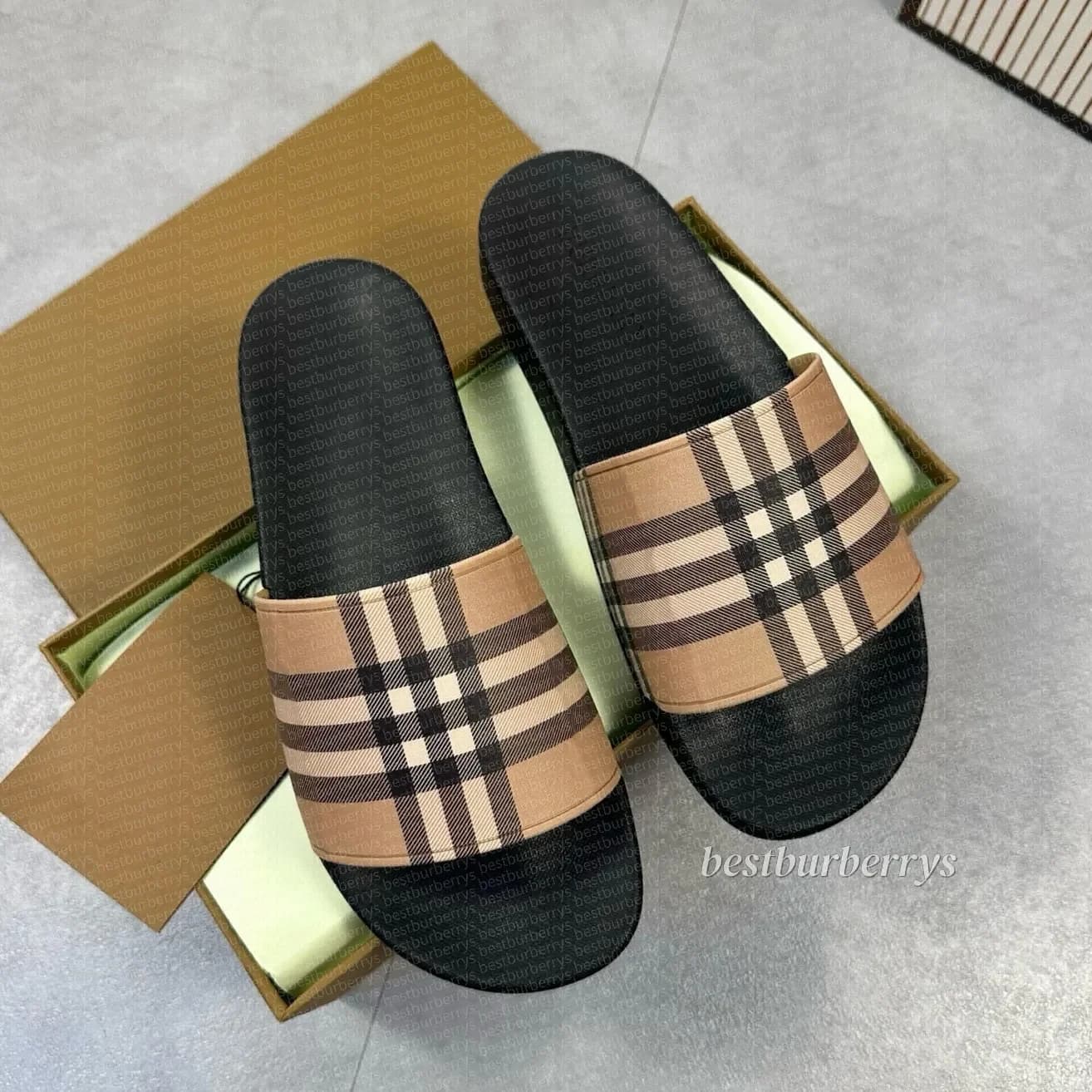 Ciabatte di Design alla Moda con Motivo a Quadri, Sandali e Ciabatte Unisex per Uomo e Donna, Ideali per Piscina e Spiaggia, Disponibili in Varie Taglie