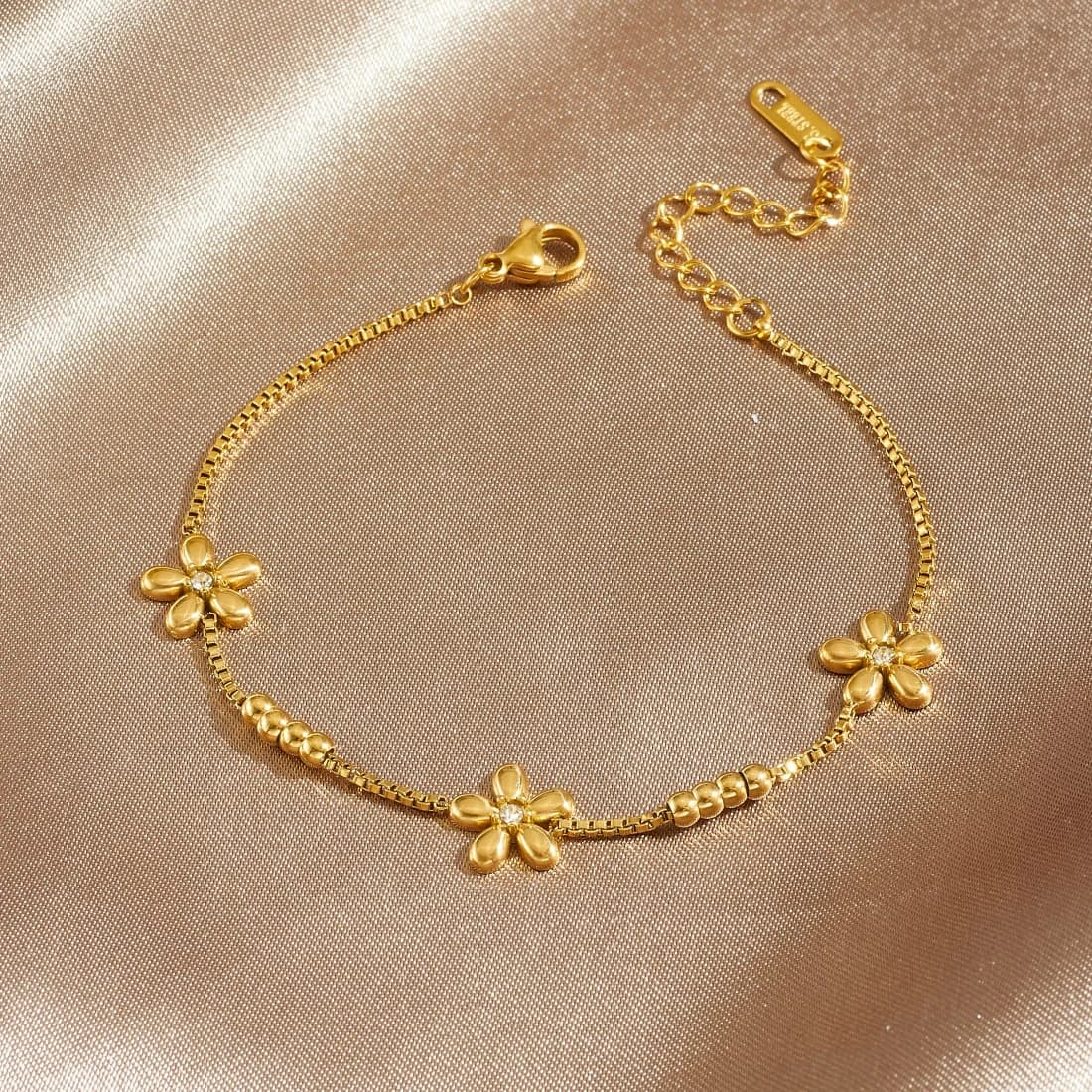 Bracciale da Donna in Acciaio Inossidabile Dorato con Perline Rotonde e Zirconi Cubici a Forma di Fiore, Gioiello Impermeabile alla Moda