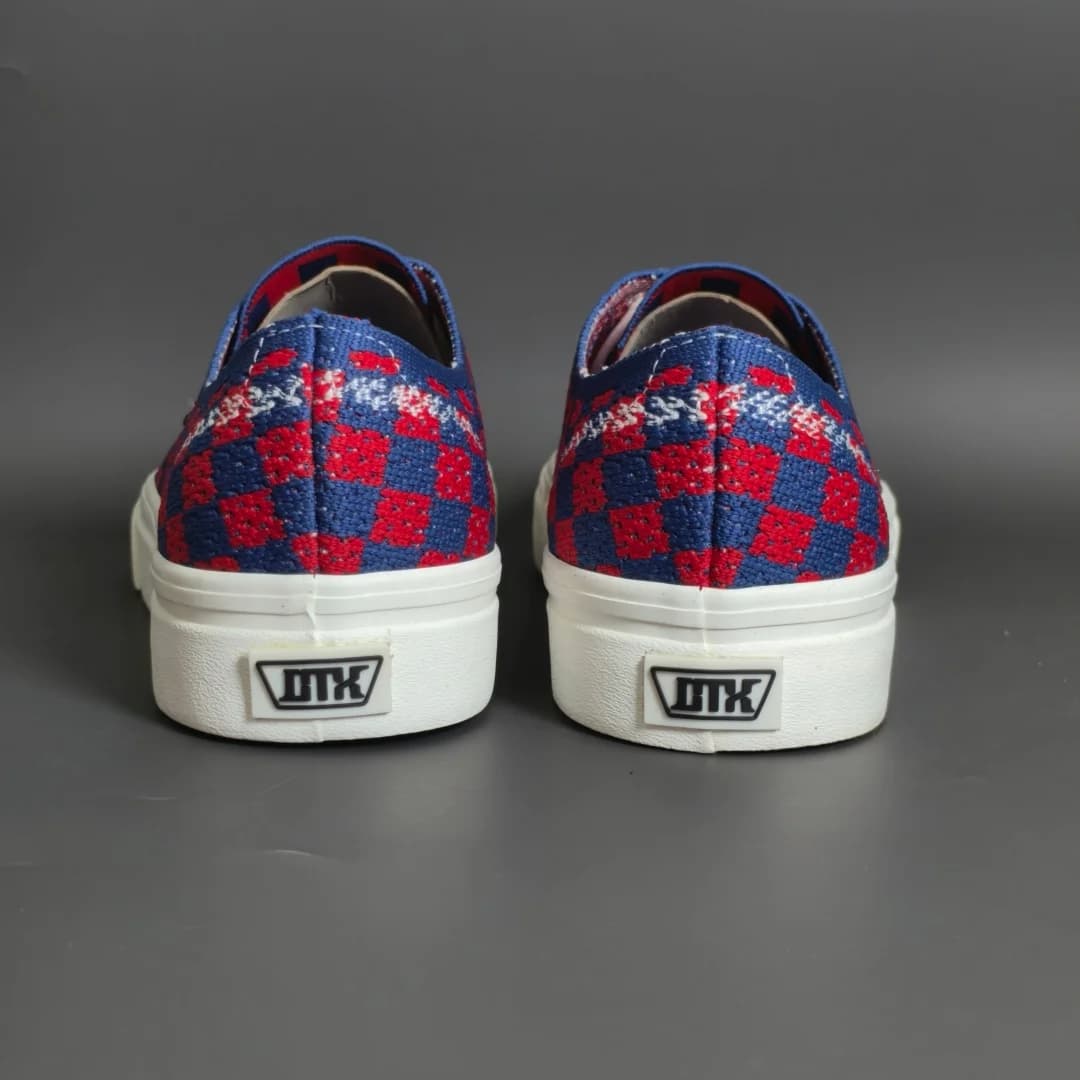 Woven Red Blue Checkerboard Skate Shoes, Unisex Low‑top Casual Sneakers, Breathable Wear‑Resistant Vintage Versatile Board Shoes