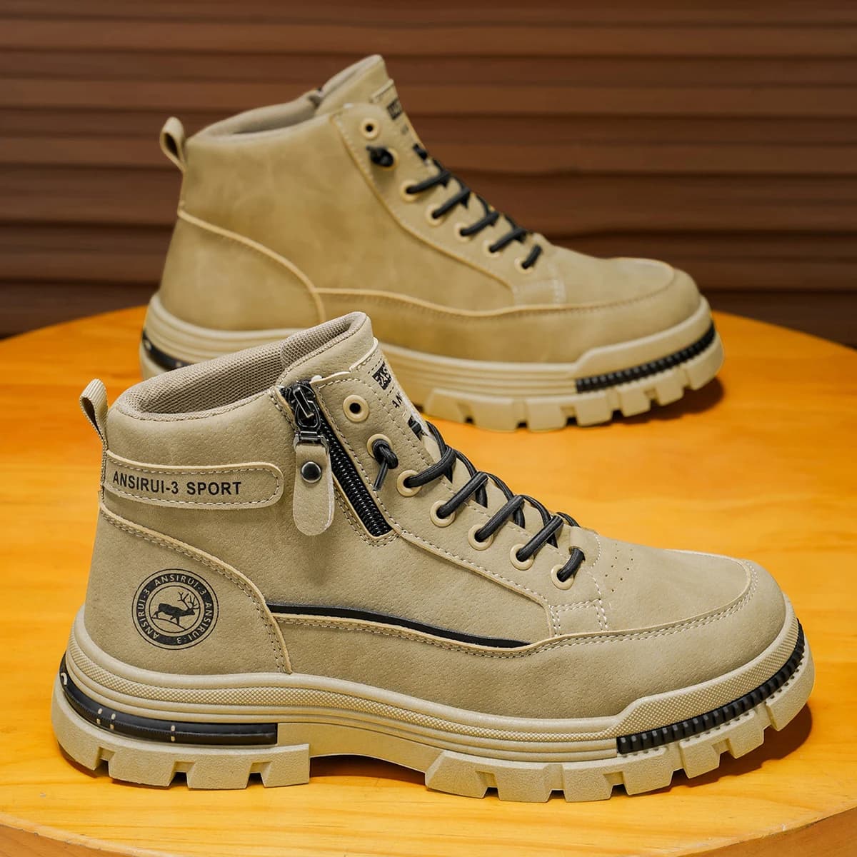 Stivaletti caldi da uomo invernali Moda versatile scarpe in pelle bianca Sneakers antiscivolo da esterno per uomo Stivali da neve da moto Botas