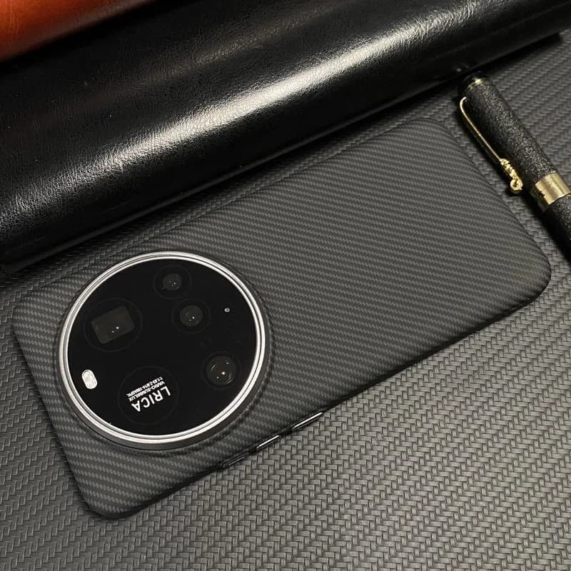 Custodia Magnetica per Xiaomi 17 Ultra Compatibile con MagSafe, in PC Rigido Opaco con Texture in Fibra di Carbonio, Cover Posteriore Leggera per Telefono