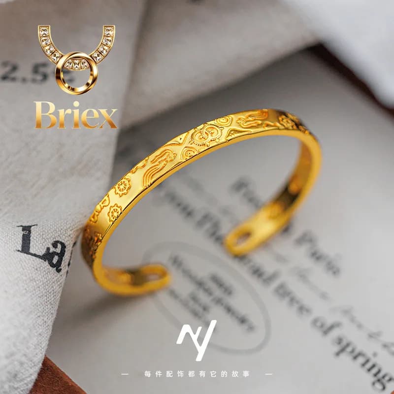 Bracciale di lusso Briex Jewelry in oro puro 24K 9999, con incisione a scalpello Vajra e Pestle Jiyan, Otto Tesori, apribile.