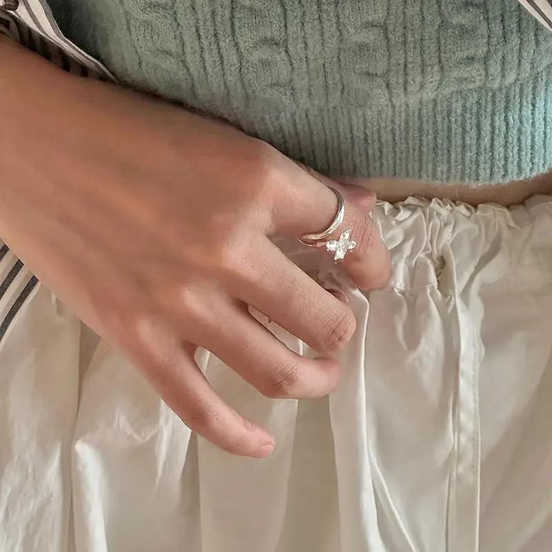 Anelli di fiori di stile semplice di moda per le donne Luce di lusso Squisito argento 925 Anello di nozze per feste Gioielleria raffinata regolabile