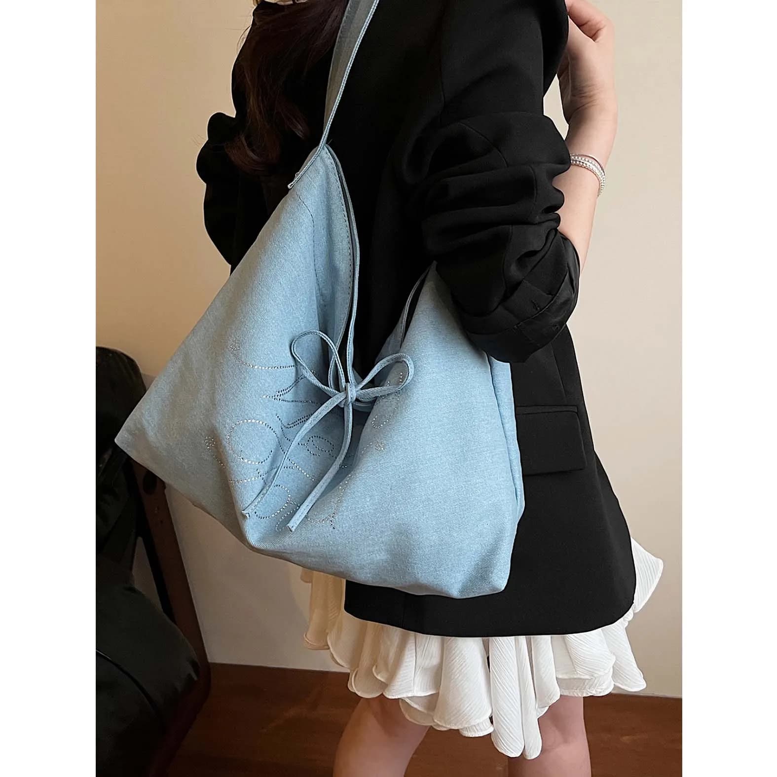 2025 New Fashionable and Versatile Women's Single Shoulder Bag, with a luxury and niche design, hand bag, commuter