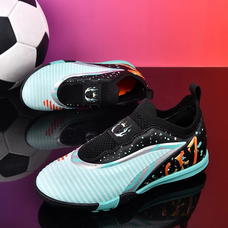 New Men's and Kids' Professional Football Shoes, Ultralight, for Matches, with Bags, for Grass, Anti-slip Training Shoes, Direct Shipping
