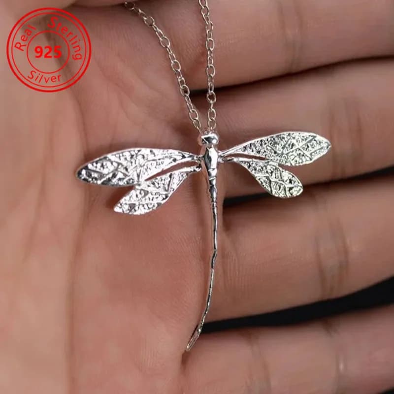 Elegante e raffinata collana con logo a forma di libellula in argento 925, adatta per l'uso quotidiano, una collana semplice per feste da donna.