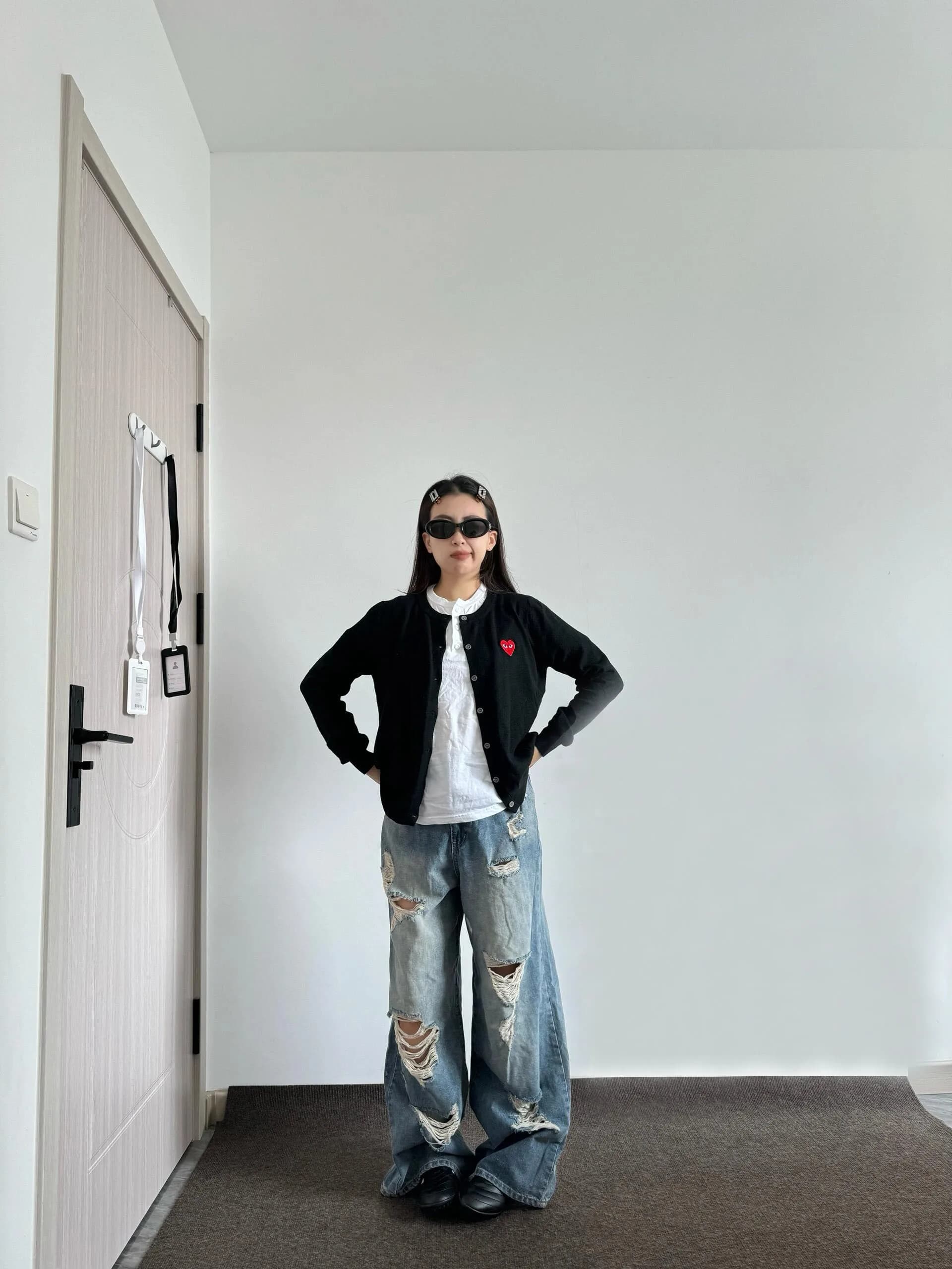 Spring 2026 Women's Black Knitted Sweater Jacket Embroidered Heart Casual Style Comfortable Korean Version Long Sleeve Cardigan