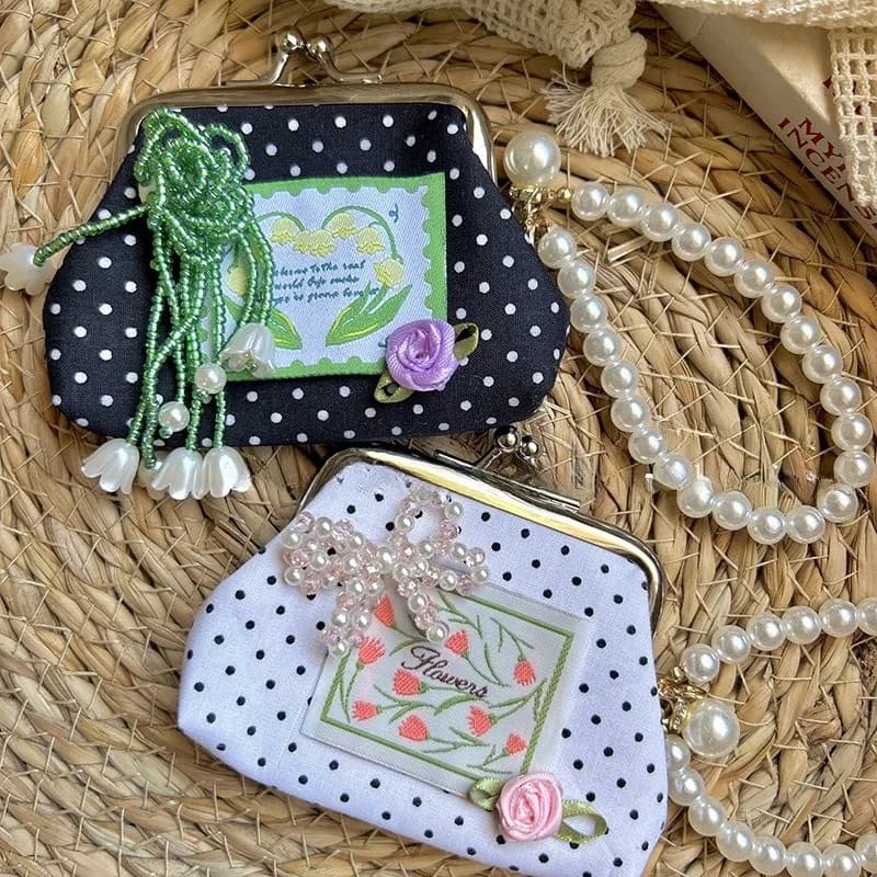 Sweet Vintage Polka‑dot Kiss Lock Wallet Flower Woven Patch Ornament Pouch Detachable Pearl Chain Small Coin Earphone Holder